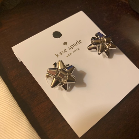 ♠️ Kate Spade Silver Bourgeois Bow Earrings NWT - Picture 4 of 6